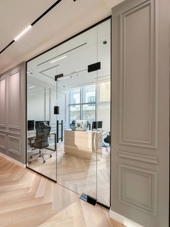 دفتر خصوصی 118 sqft با نما — Downtown