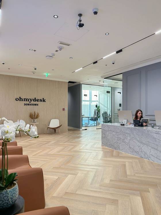 Oh My Desk Downtown — فضای کاری